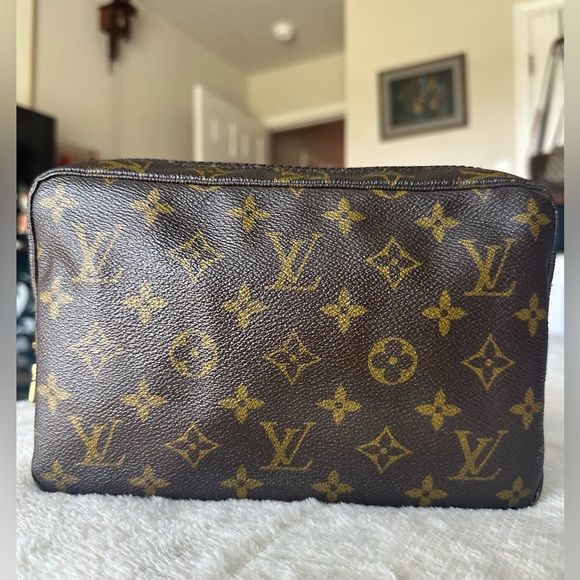 Louis Vuitton Trousse 23 (Accessories/Cosmetics Pouch) - Picture 1 of 15